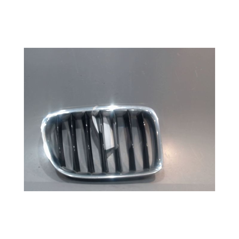 GRILLE CALANDRE DROIT BMW SERIE 1