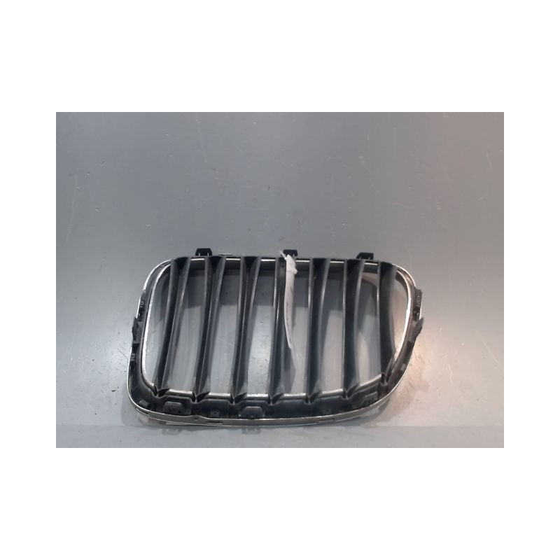 GRILLE CALANDRE DROIT BMW SERIE 1