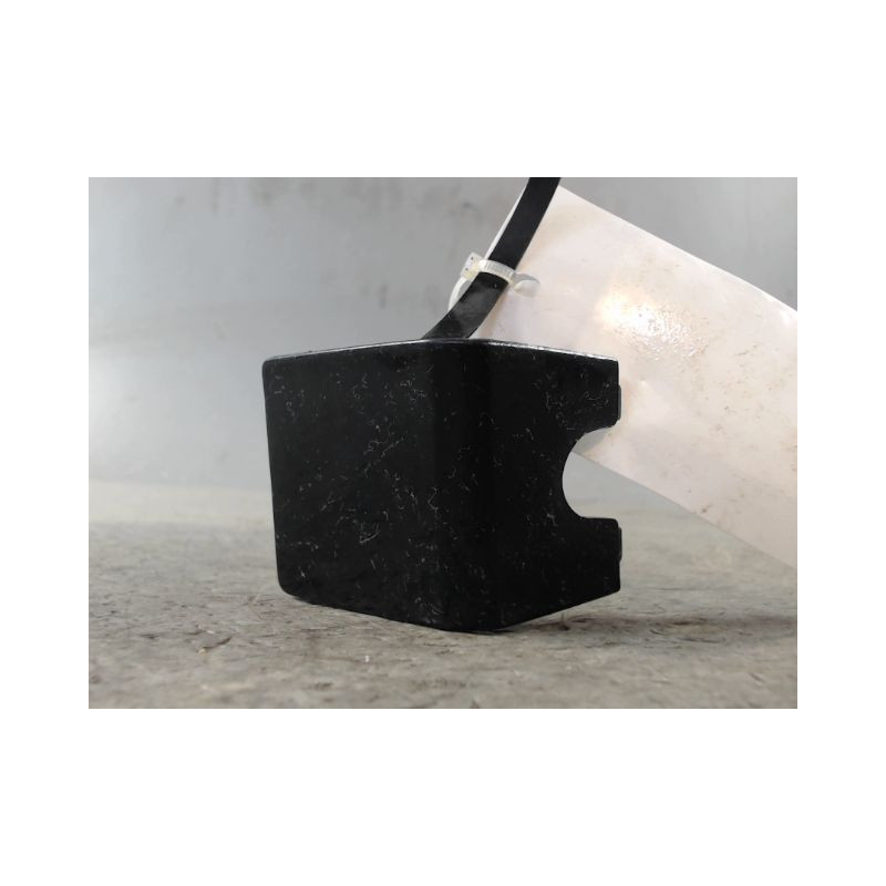 OBTURATEUR COUVRE CROCHET DE BOUCLIER AV CITROEN BERLINGO II BREAK 2008-