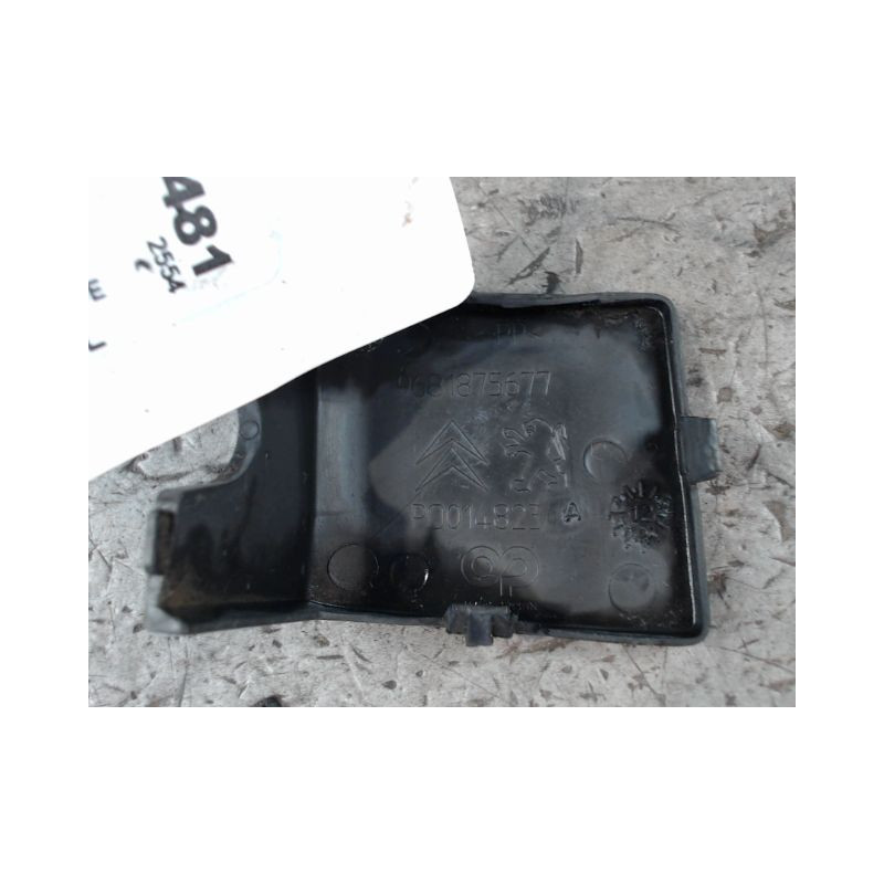 OBTURATEUR COUVRE CROCHET DE BOUCLIER AV CITROEN BERLINGO II BREAK 2008-