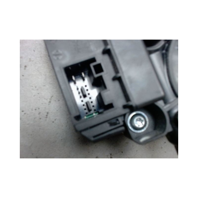 MECANISME+MOTEUR LEVE-GLACE AVANT DROIT VOLKSWAGEN POLO 2009-