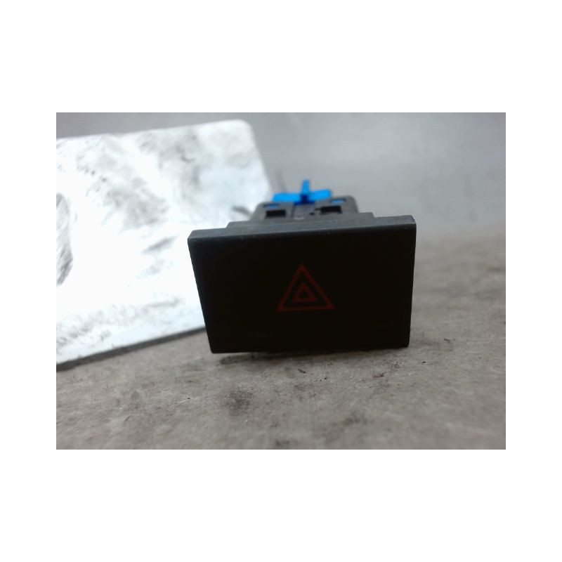 BOUTON DE WARNING VOLKSWAGEN GOLF