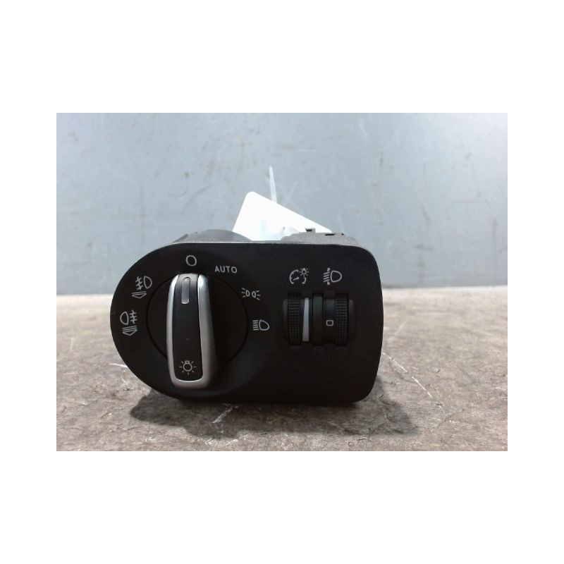 COMMANDE ECLAIRAGE AUDI Q3