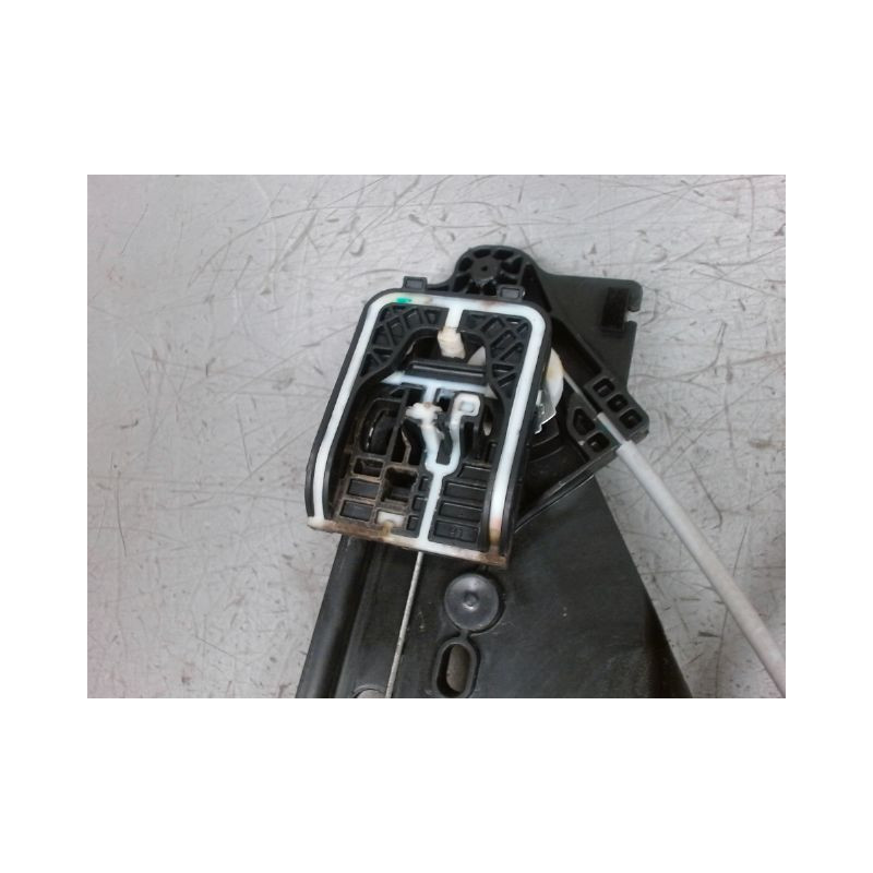 MECANISME+MOTEUR LEVE-GLACE AVANT GAUCHE PEUGEOT 2008