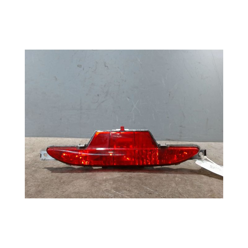 FEU BROUILLARD CENTRAL ARRIERE PEUGEOT 208