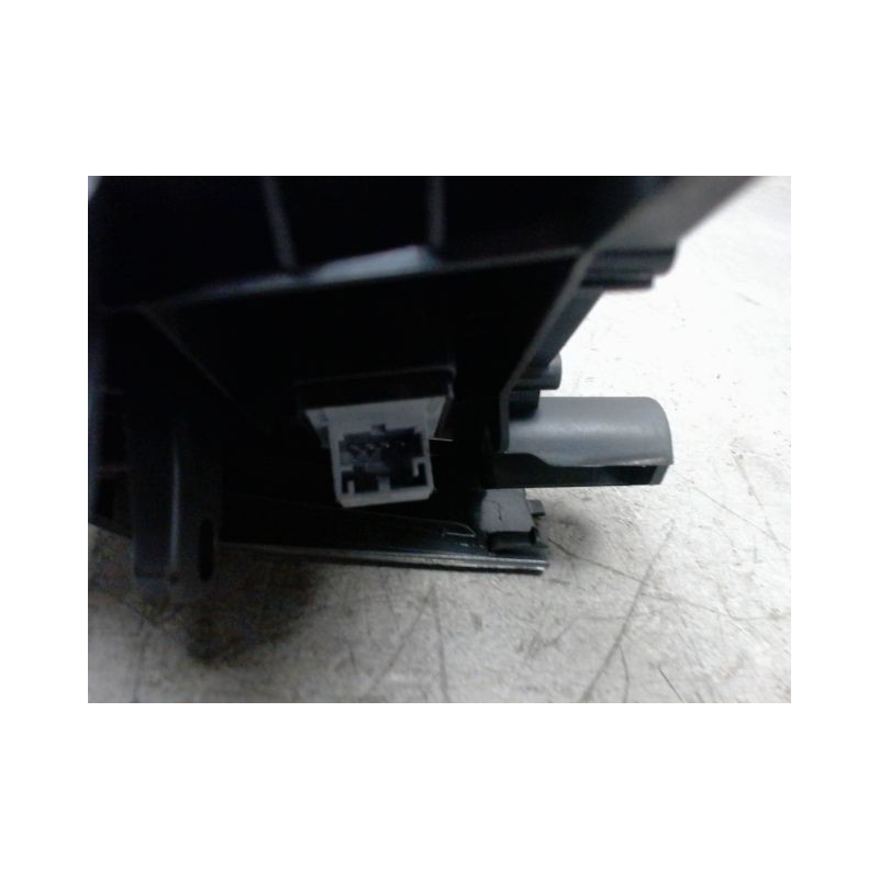 COMMANDE LEVE-GLACE PORTE ARD AUDI Q3