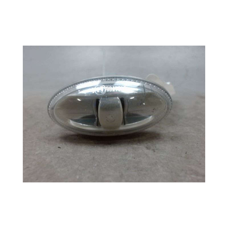 REPETITEUR AILE GAUCHE PEUGEOT 108