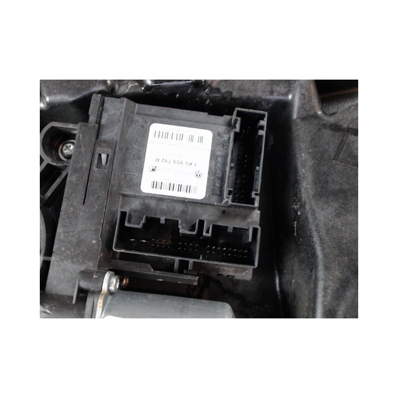 MECANISME+MOTEUR LEVE-GLACE AVANT DROIT VOLKSWAGEN GOLF VI 2008-
