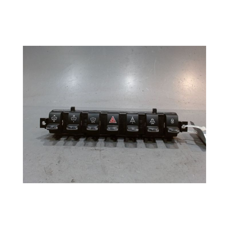 BOUTON DE WARNING PEUGEOT 3008