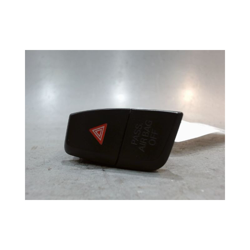 BOUTON DE WARNING AUDI A4