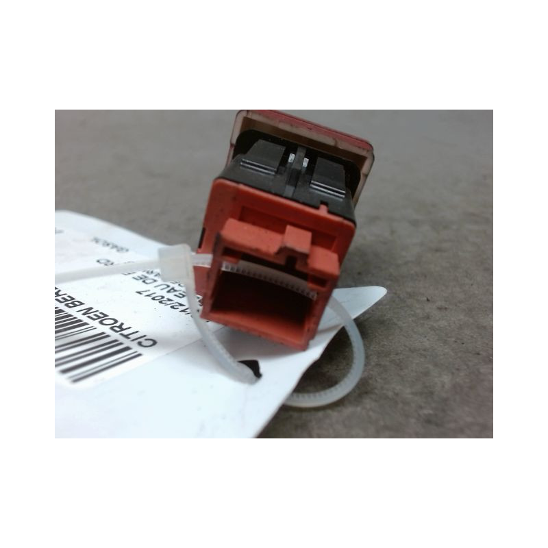 BOUTON DE WARNING CITROEN BERLINGO
