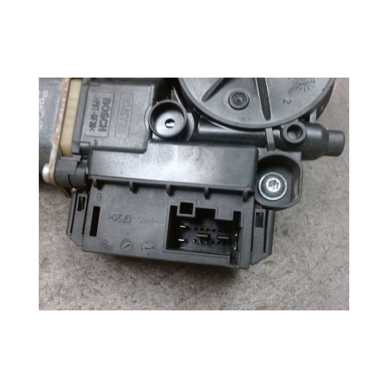 MECANISME+MOTEUR LEVE-GLACE AVANT DROIT VOLKSWAGEN POLO 2009-