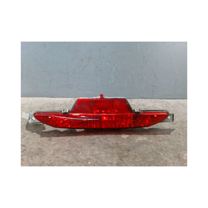 FEU BROUILLARD CENTRAL ARRIERE PEUGEOT 208
