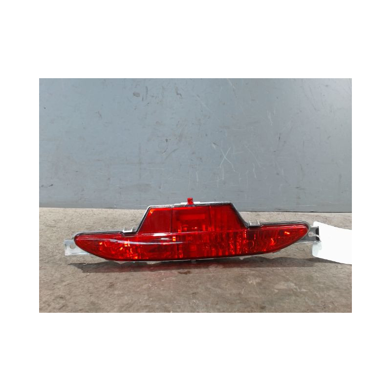 FEU BROUILLARD CENTRAL ARRIERE PEUGEOT 208