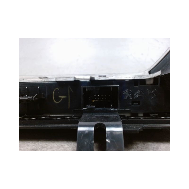 BOUTON DE WARNING PEUGEOT 2008