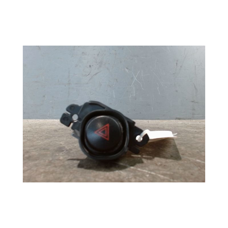 BOUTON DE WARNING NISSAN NV200
