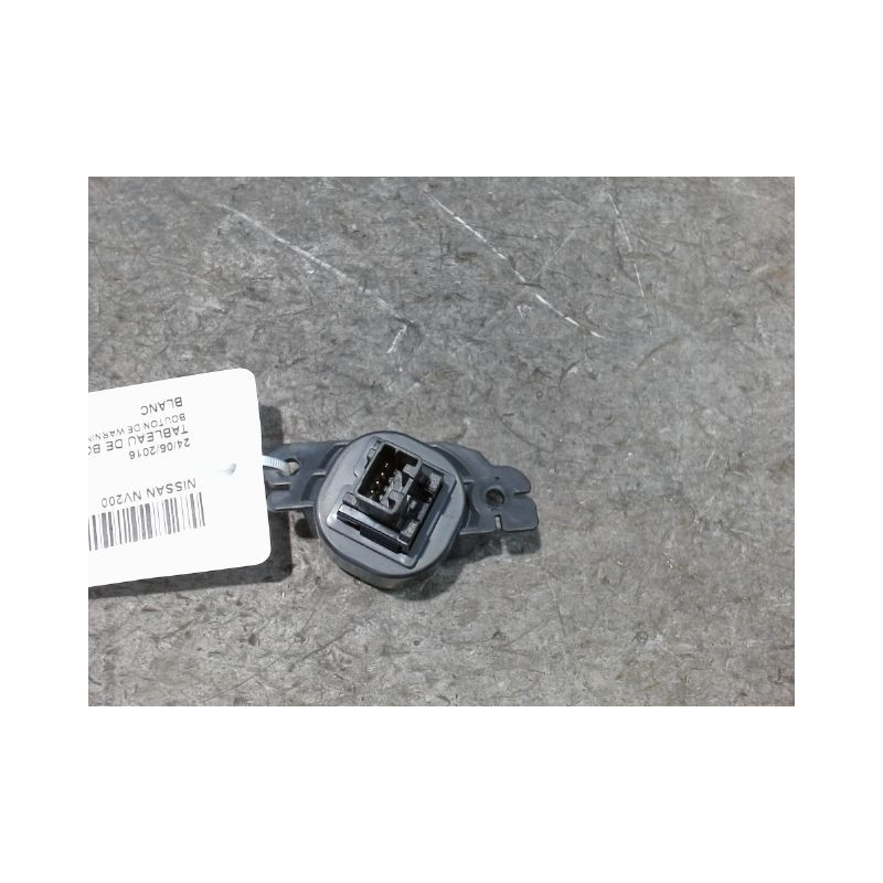 BOUTON DE WARNING NISSAN NV200