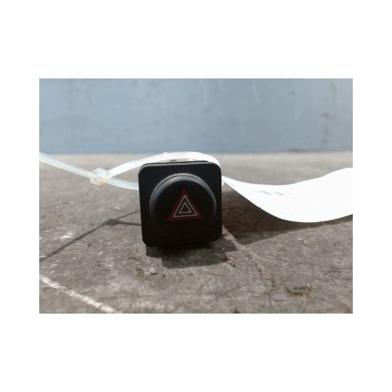 BOUTON DE WARNING OPEL CROSSLAND
