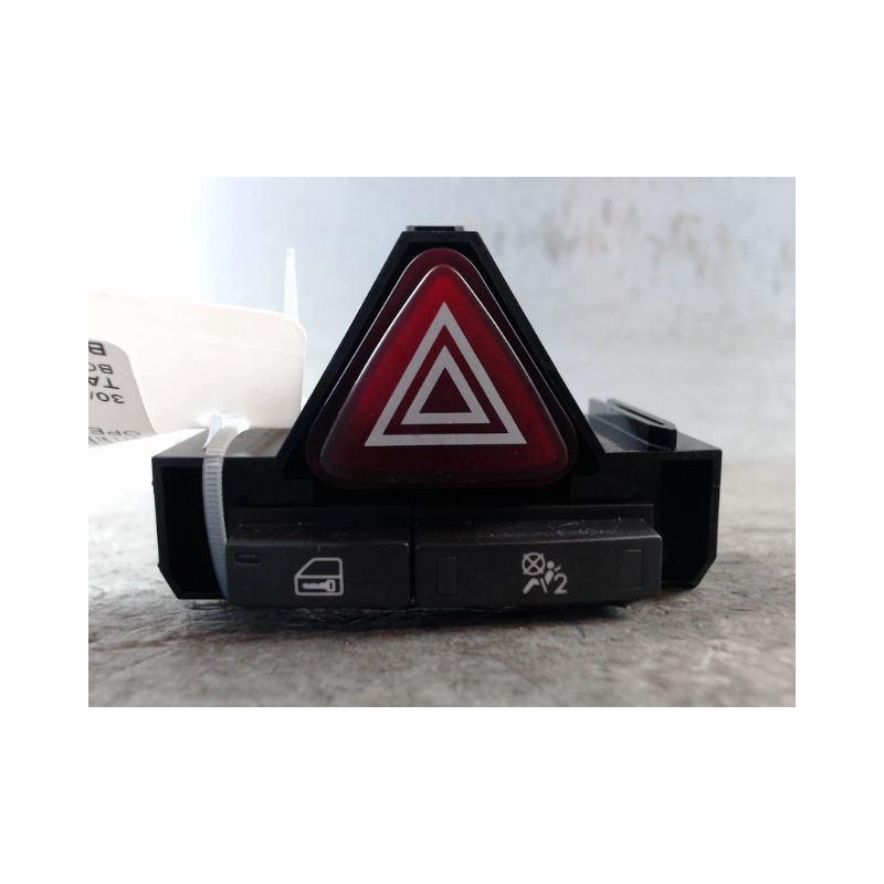 BOUTON DE WARNING OPEL CORSA
