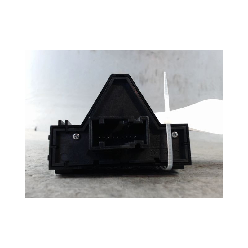 BOUTON DE WARNING OPEL CORSA