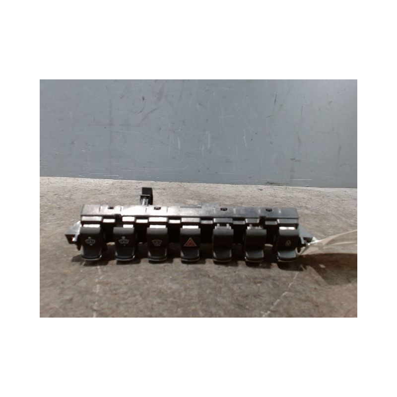 BOUTON DE WARNING PEUGEOT 3008 2009-