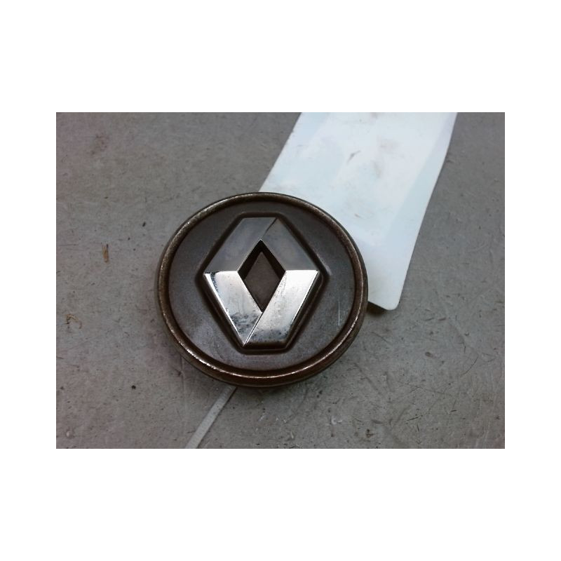 ENJOLIVEUR DE ROUE RENAULT SCENIC