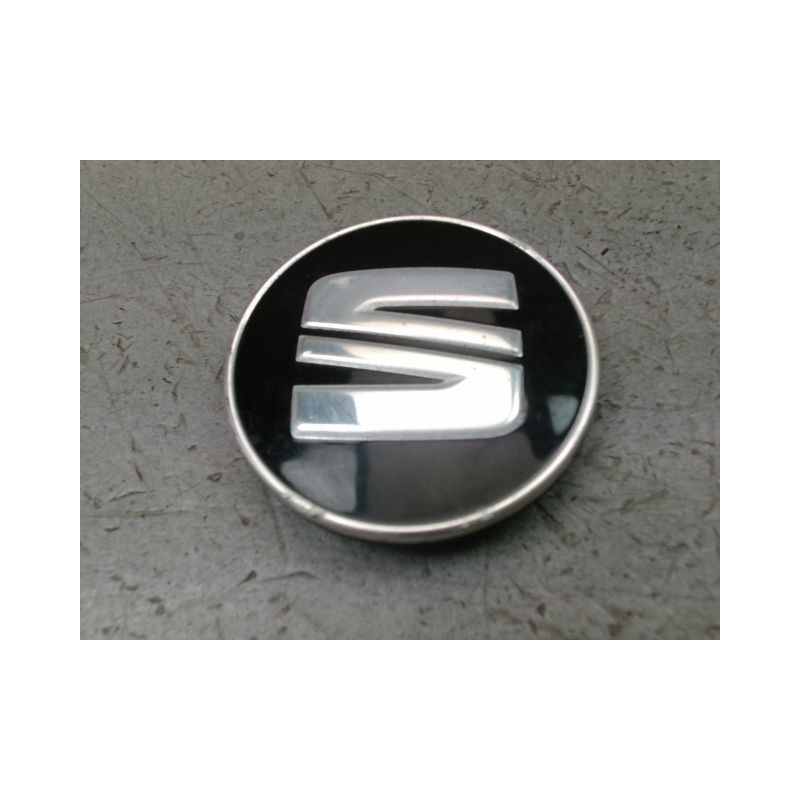 ENJOLIVEUR DE ROUE SEAT LEON 2009-
