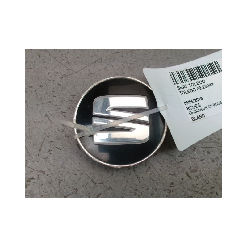 ENJOLIVEUR DE ROUE SEAT TOLEDO 2004-