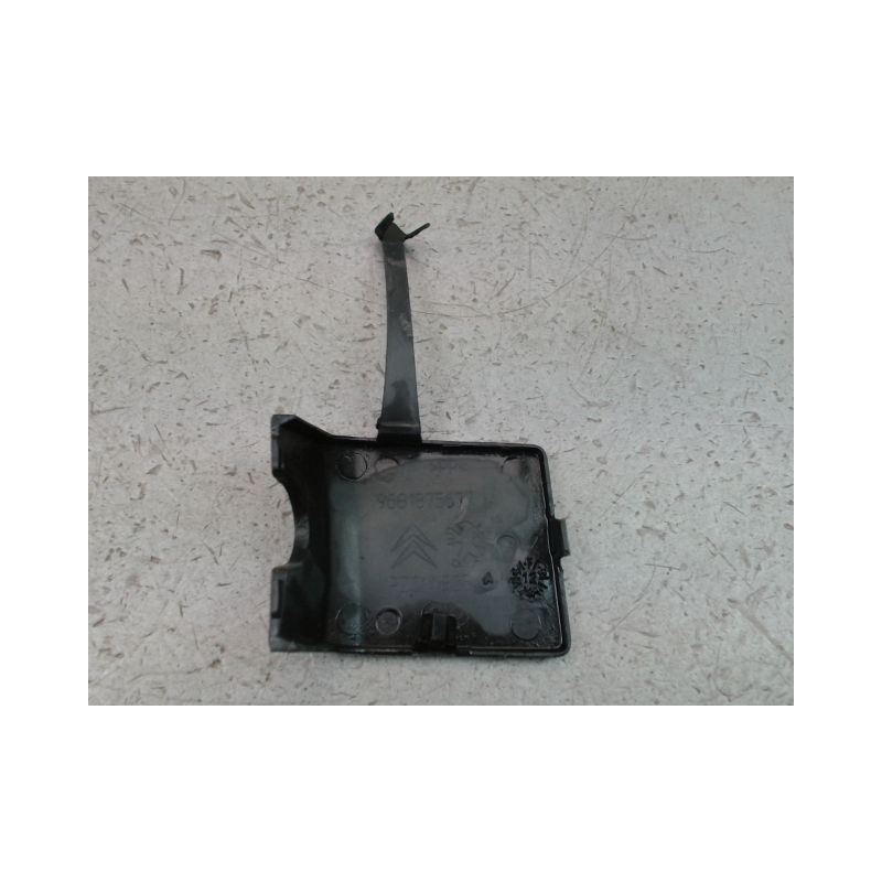 OBTURATEUR COUVRE CROCHET DE BOUCLIER AV PEUGEOT PARTNER FG II PHASE 2 (B9) 2012-2015