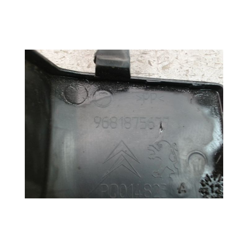 OBTURATEUR COUVRE CROCHET DE BOUCLIER AV PEUGEOT PARTNER FG II PHASE 2 (B9) 2012-2015