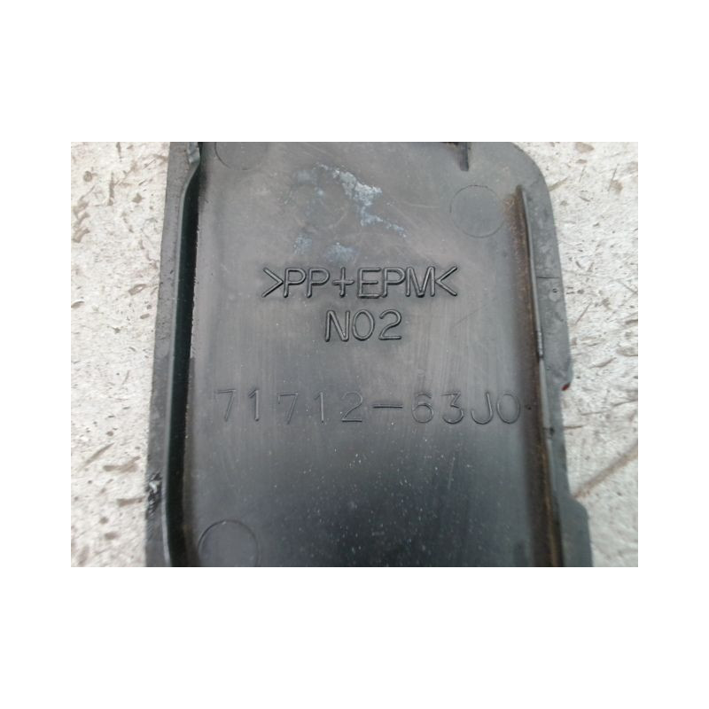 OBTURATEUR COUVRE CROCHET DE BOUCLIER AV SUZUKI SWIFT III 2005-2011