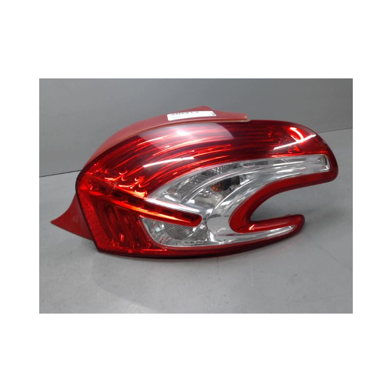 FEU ARRIERE DROIT PEUGEOT 208