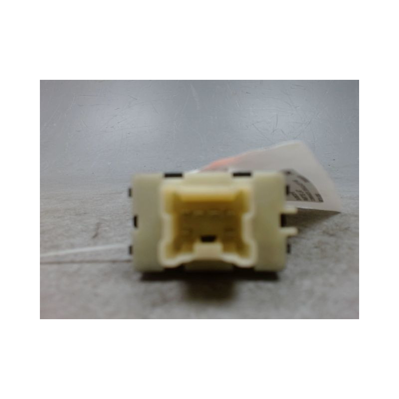 COMMANDE LEVE-GLACE PORTE AVG DACIA SANDERO