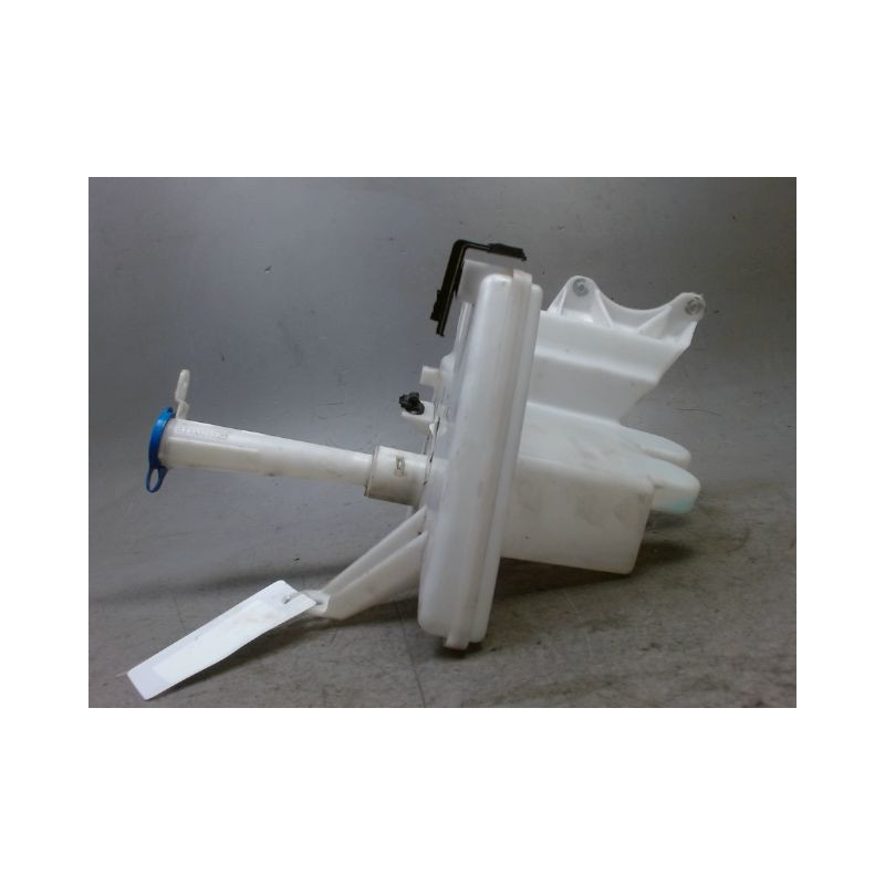 RESERVOIR LAVE-GLACE AVANT TOYOTA AURIS