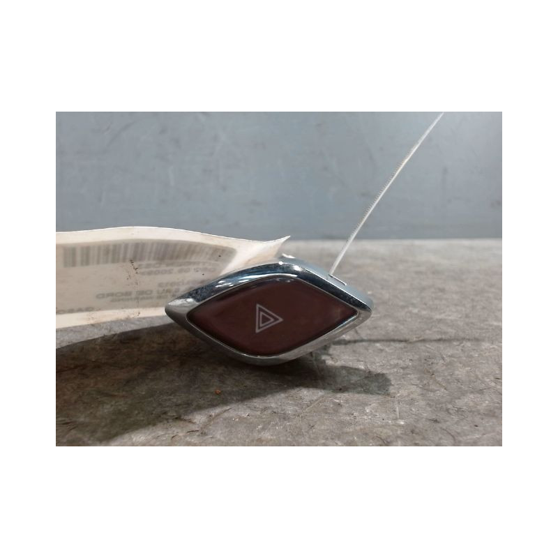 BOUTON DE WARNING CITROEN DS3 2009-