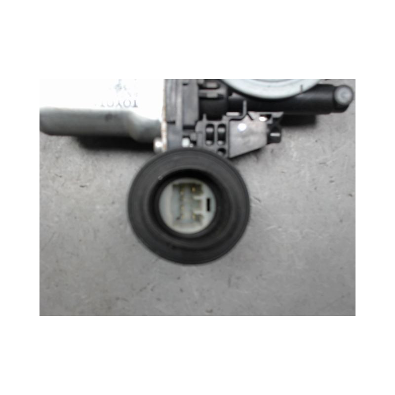 MECANISME+MOTEUR LEVE-GLACE AVANT DROIT TOYOTA YARIS