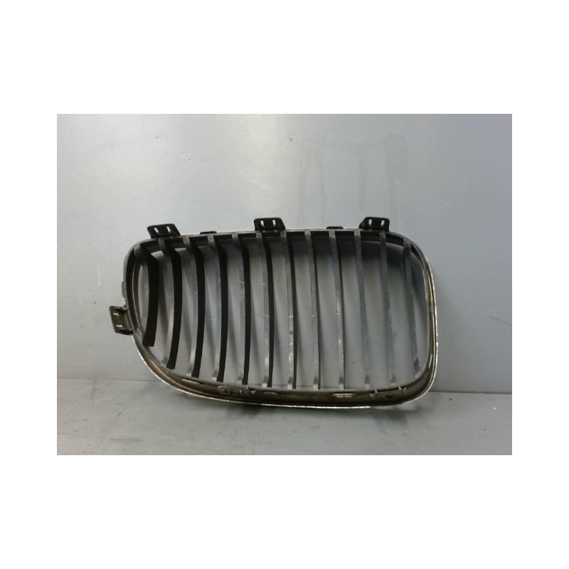 GRILLE CALANDRE GAUCHE B.M.W. SERIE 1