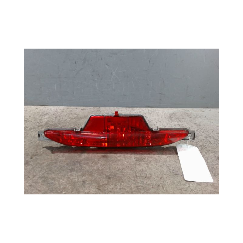 FEU BROUILLARD CENTRAL ARRIERE PEUGEOT 208