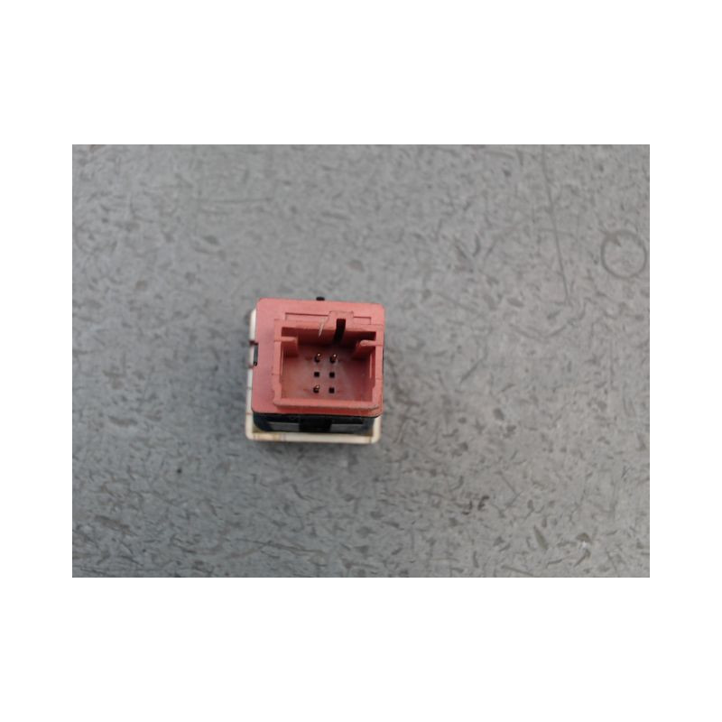 BOUTON DE WARNING CITROEN BERLINGO