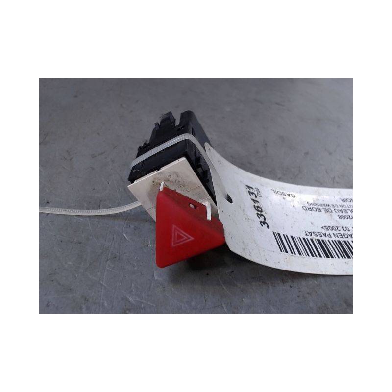 BOUTON DE WARNING VOLKSWAGEN PASSAT 2005-