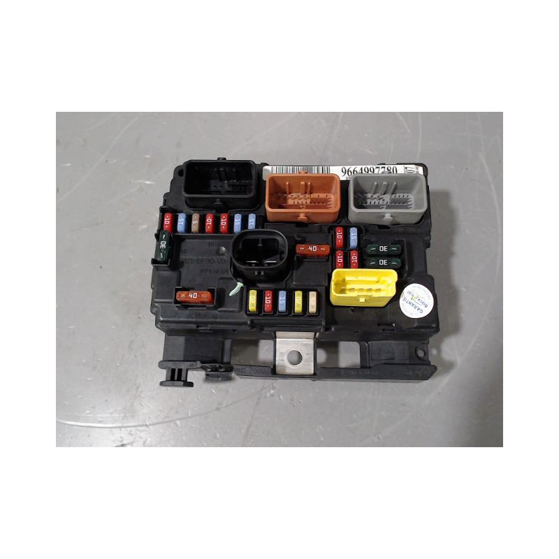 BOITE A FUSIBLES PEUGEOT 207