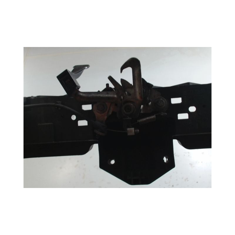 TRAVERSE SUPERIEURE ARMATURE AVANT PEUGEOT 5008