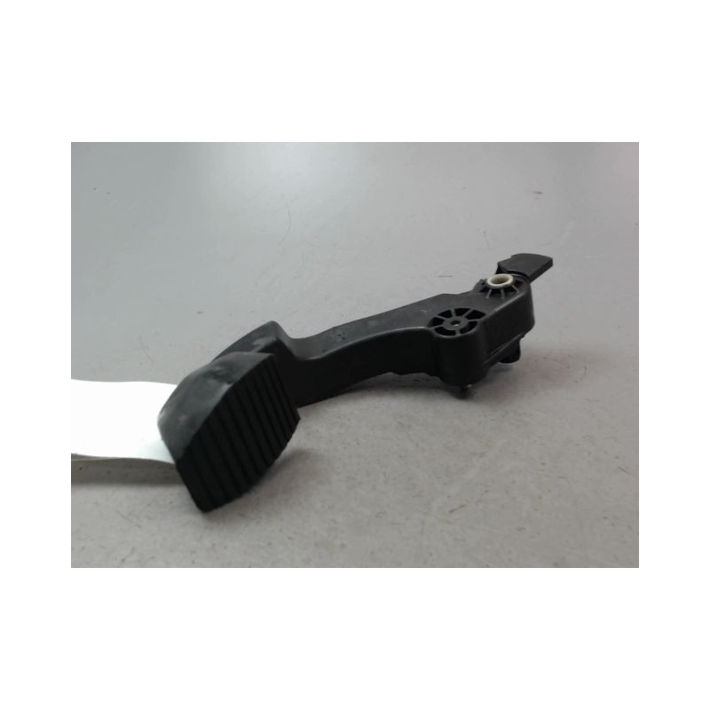 PEDALE EMBRAYAGE PEUGEOT 208