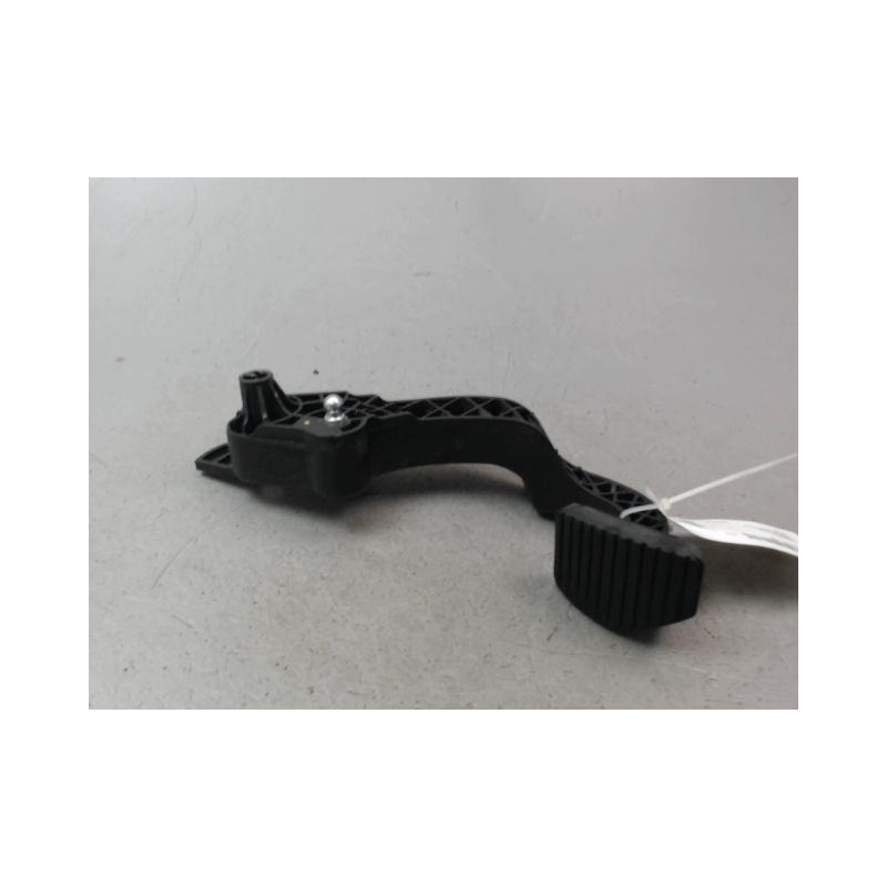 PEDALE EMBRAYAGE PEUGEOT 208