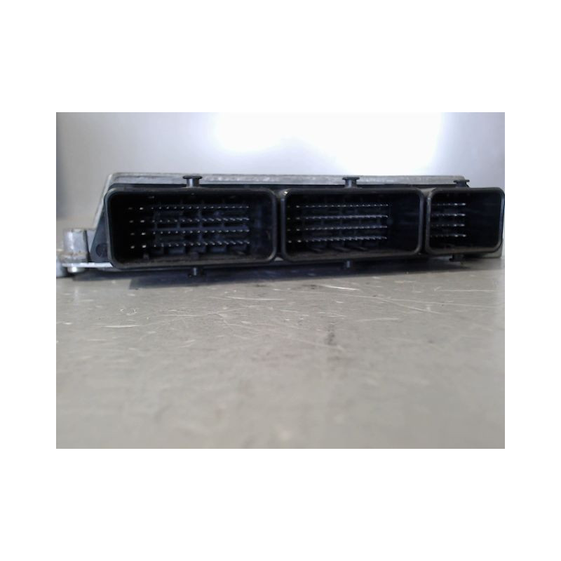 CALCULATEUR MOTEUR DACIA SANDERO