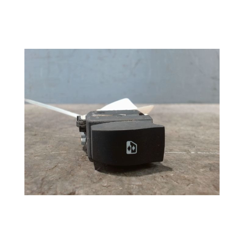 COMMANDE LEVE-GLACE PORTE AVD RENAULT CLIO II PH.2 01-06