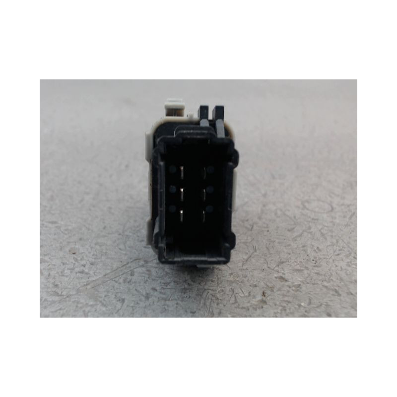 COMMANDE LEVE-GLACE PORTE AVD RENAULT TWINGO