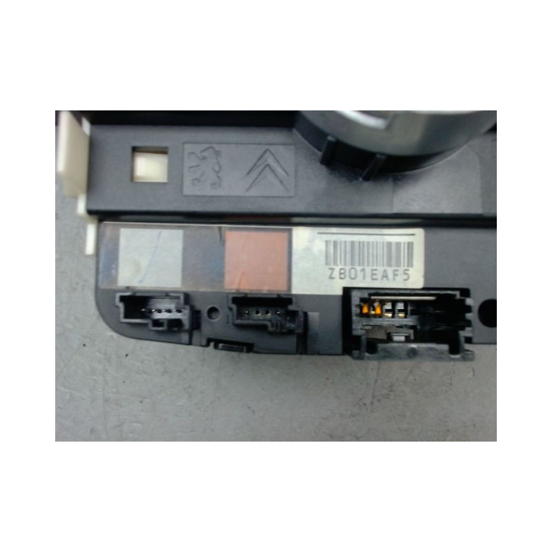 BLOC COMMODOS PEUGEOT 208