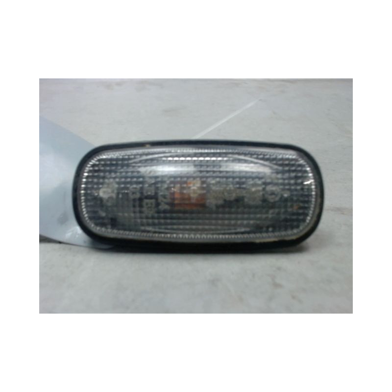 REPETITEUR AILE DROIT LAND ROVER FREELAND.