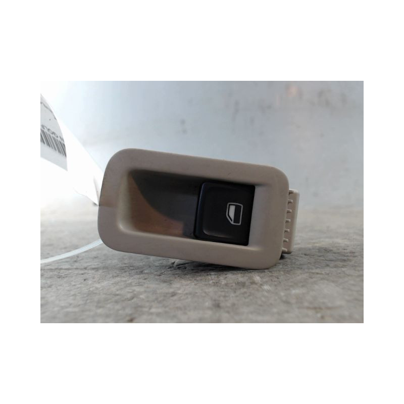 COMMANDE LEVE-GLACE PORTE AVD VOLKSWAGEN GOLF